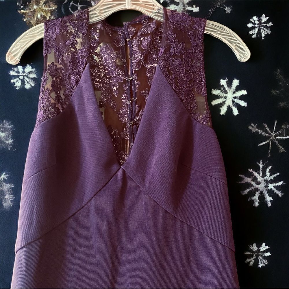 J S Collection Lace Gown Size Small - Picture 2 of 6